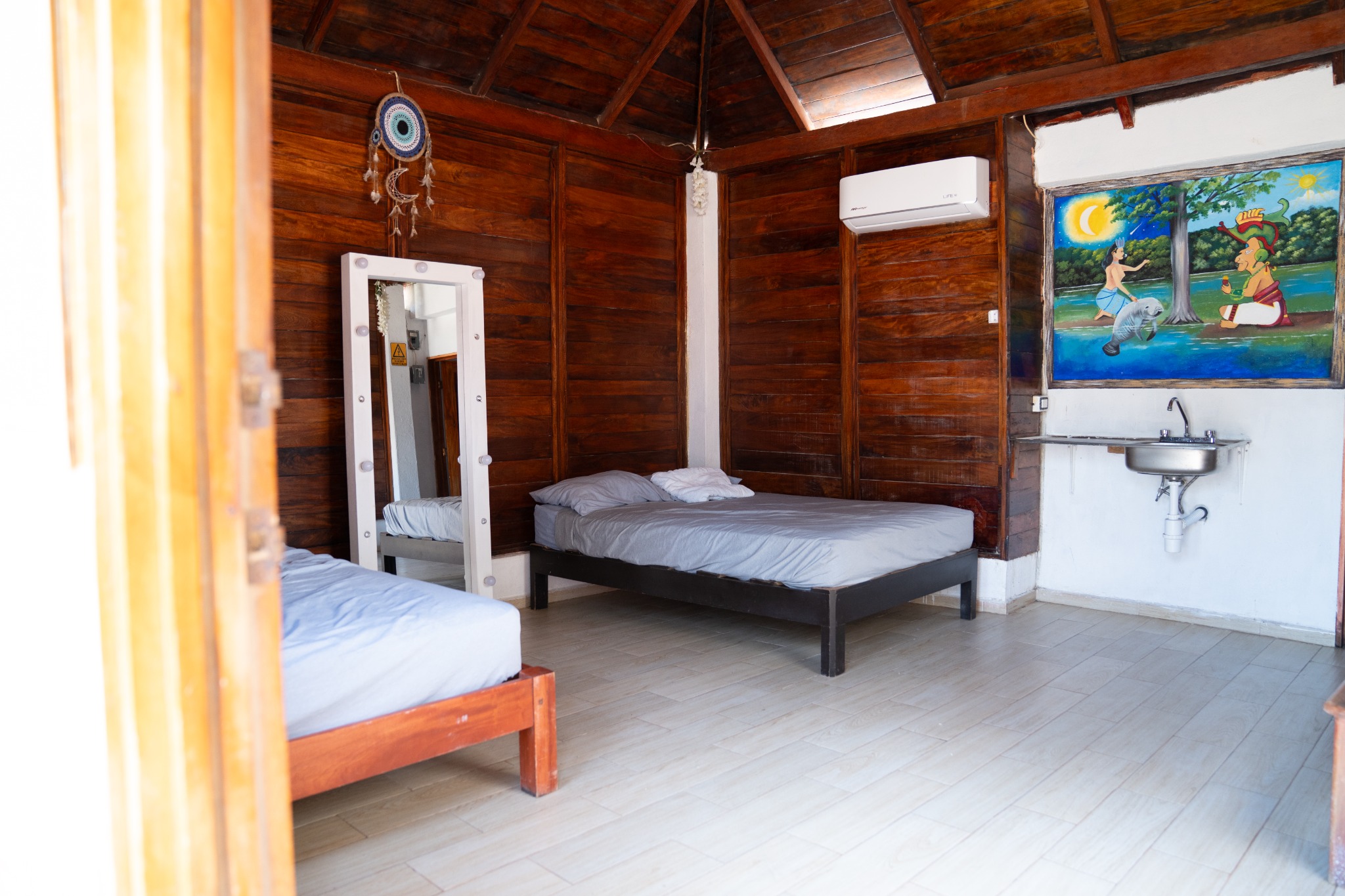 Interior de la cabaña de Coco Beach